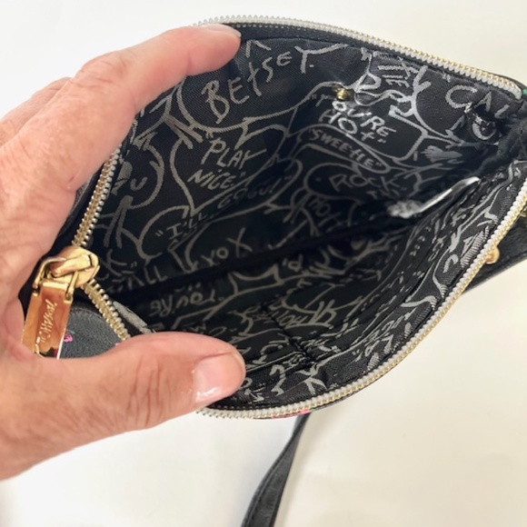 Betsey Johnson "I'M IN CHARGE" Charging Roses Purse Cross body Wristlet - Picture 4 of 6